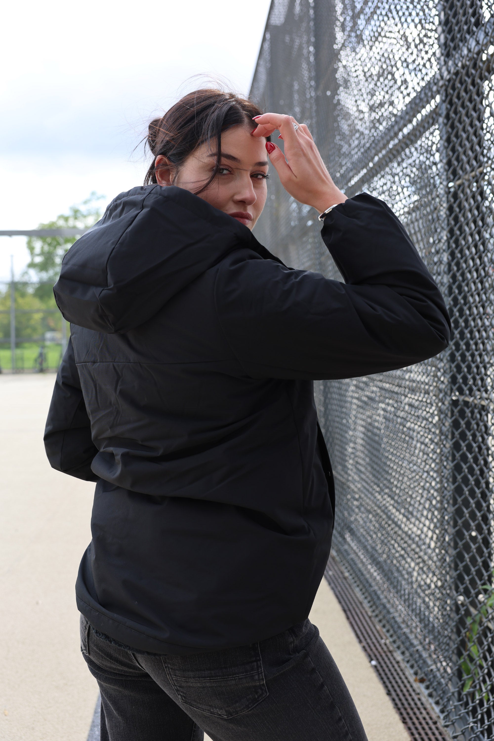 Mazine Basic Padded Jacket Winterjacke kurz aus recyceltem Polyester für Frauen mit Kapuze