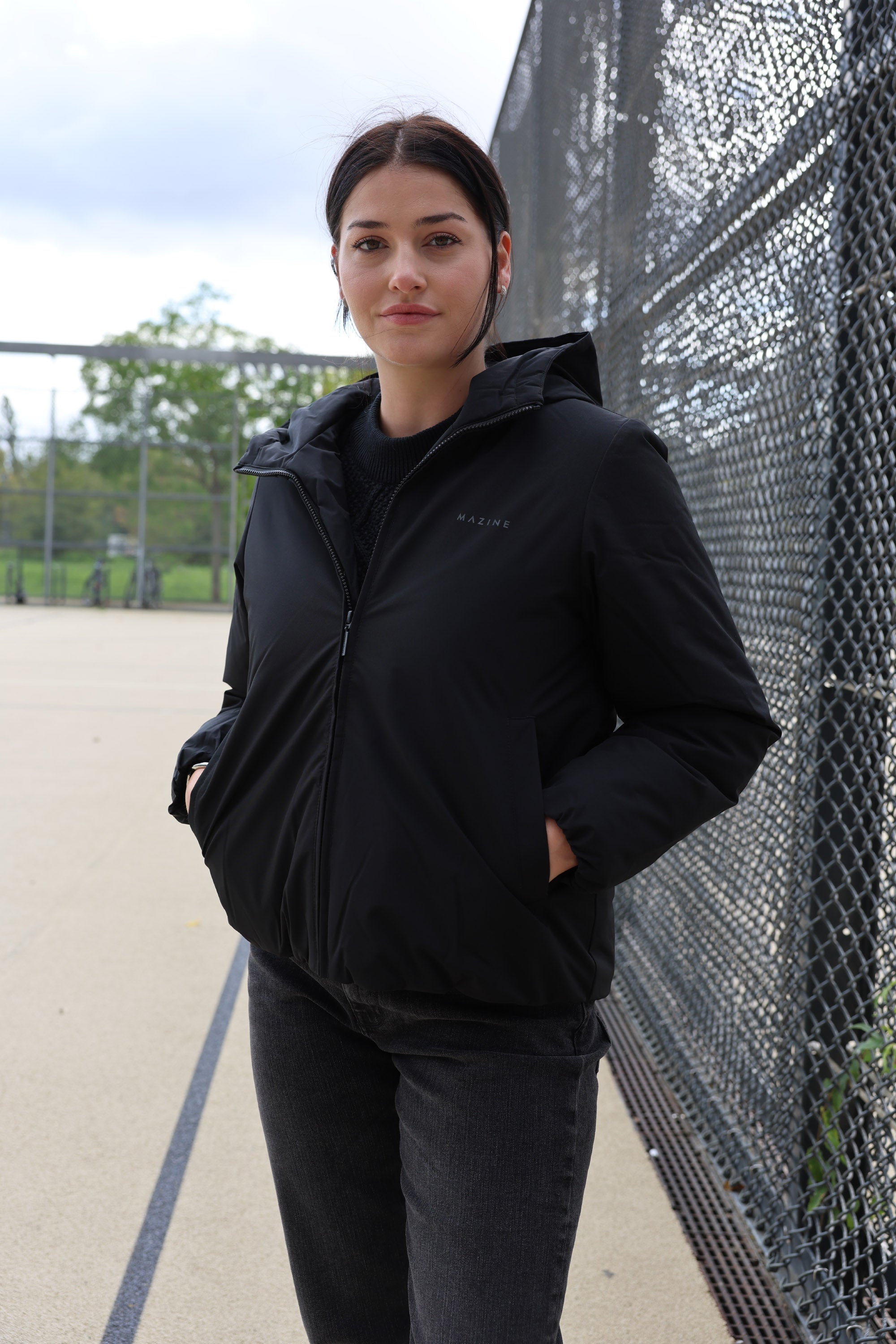 Mazine Basic Padded Jacket Winterjacke kurz aus recyceltem Polyester für Frauen mit Kapuze