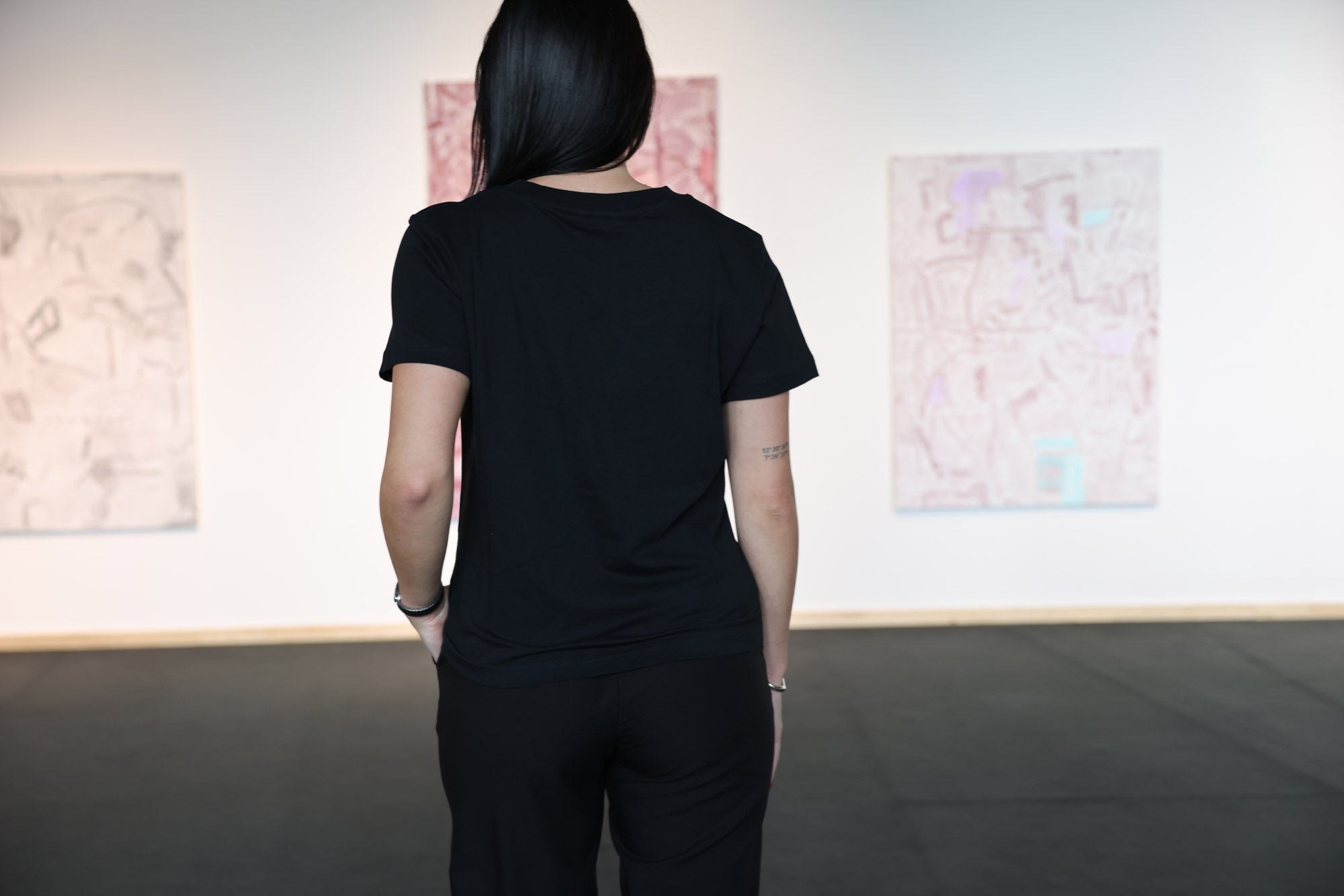 Mela wear Khira T-Shirt schwarz fuer Frauen aus Bio-Baumwolle