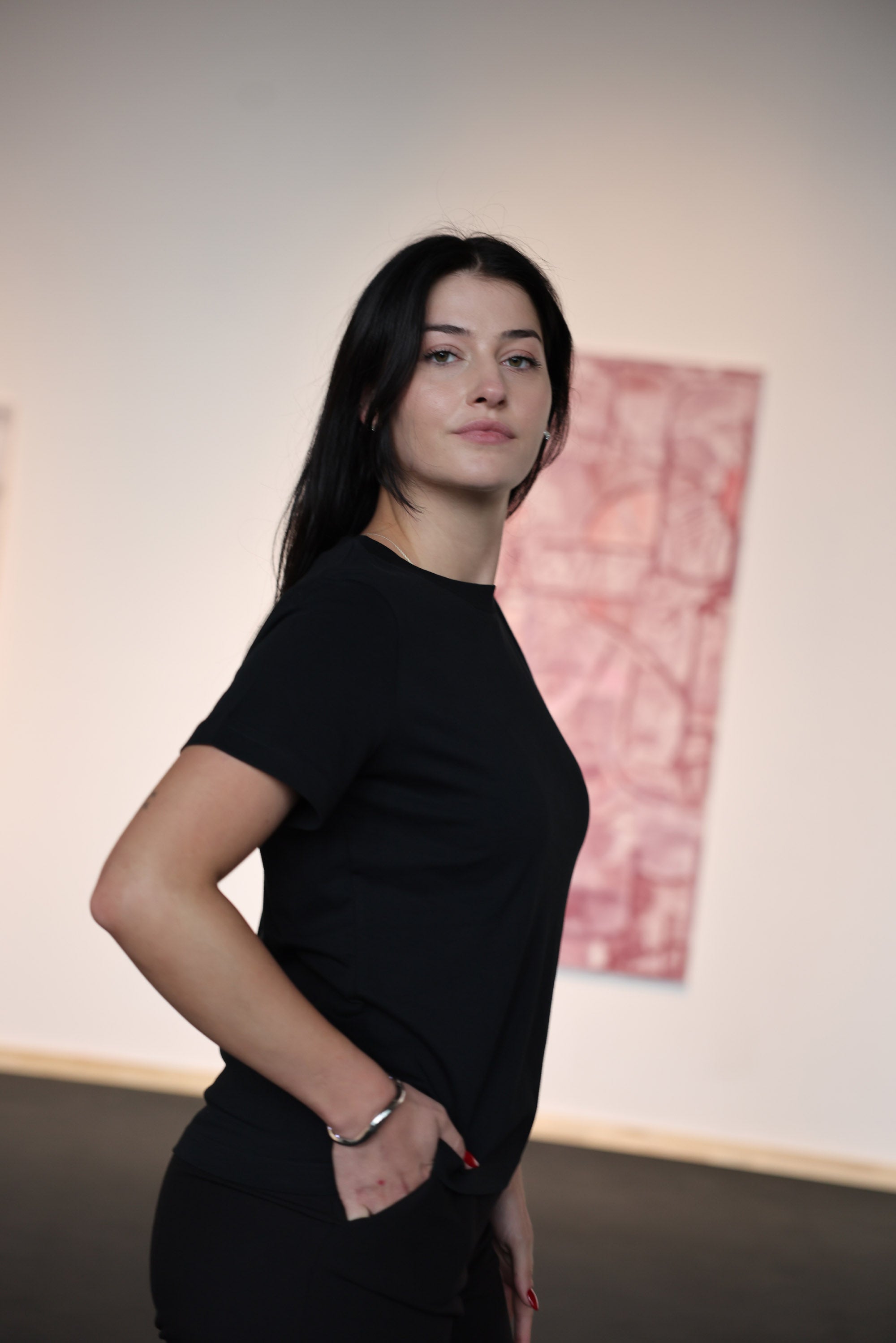 Mela wear Khira T-Shirt schwarz fuer Frauen aus Bio-Baumwolle