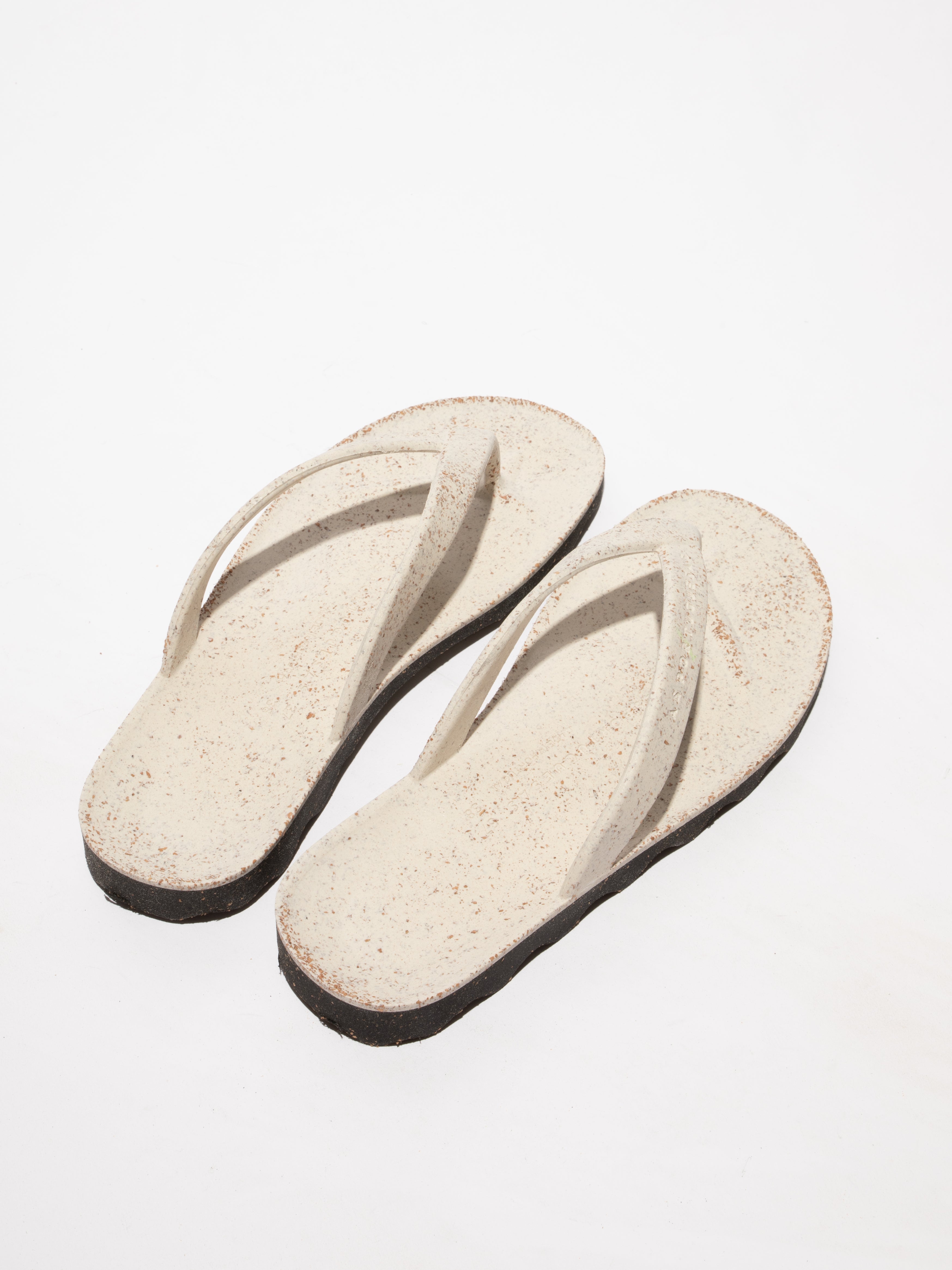 Earth_L_CORK_RUBB_Natural_Black_Oben