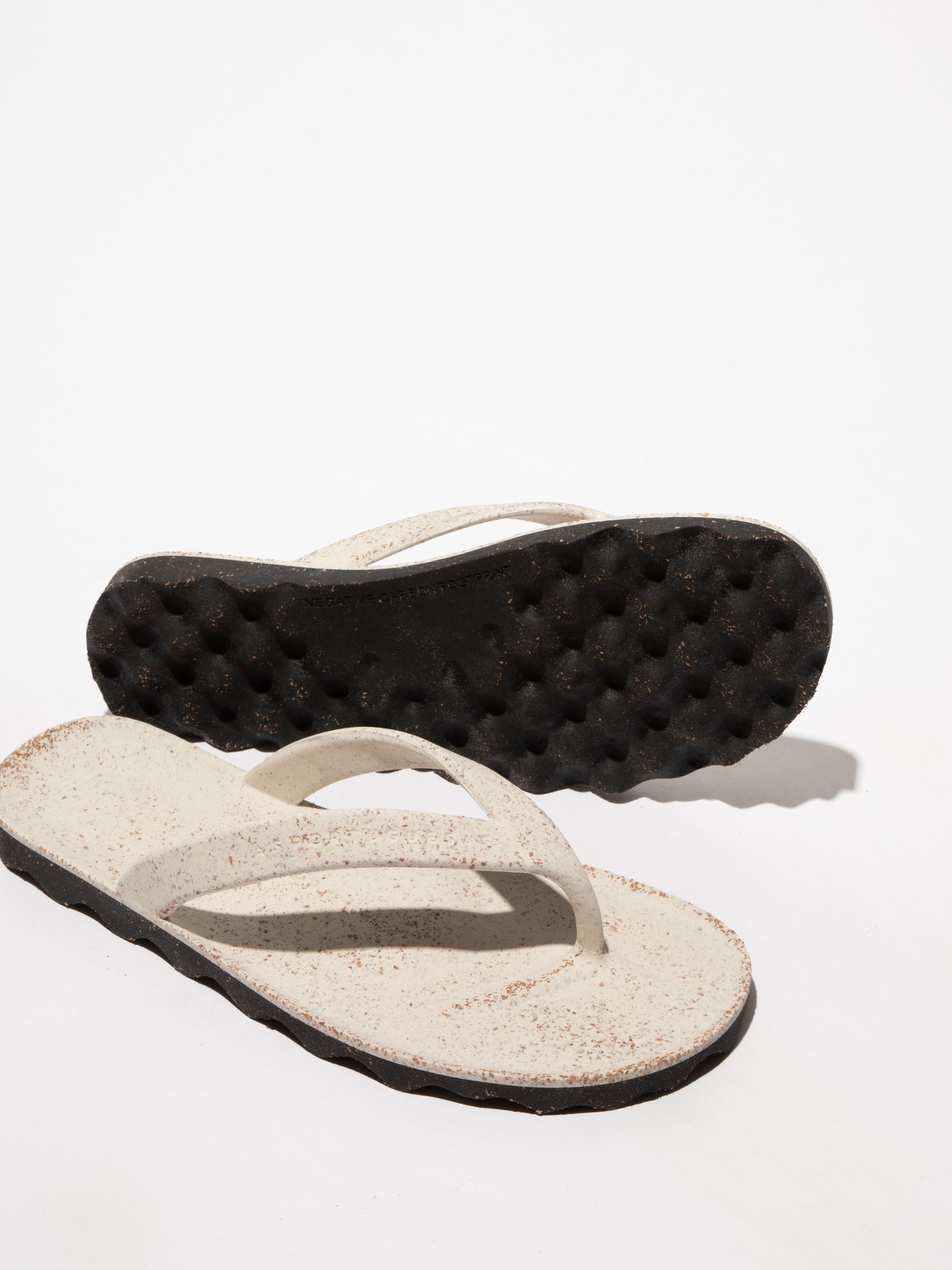Earth_L_CORK_RUBB_Natural_Black_Sohle