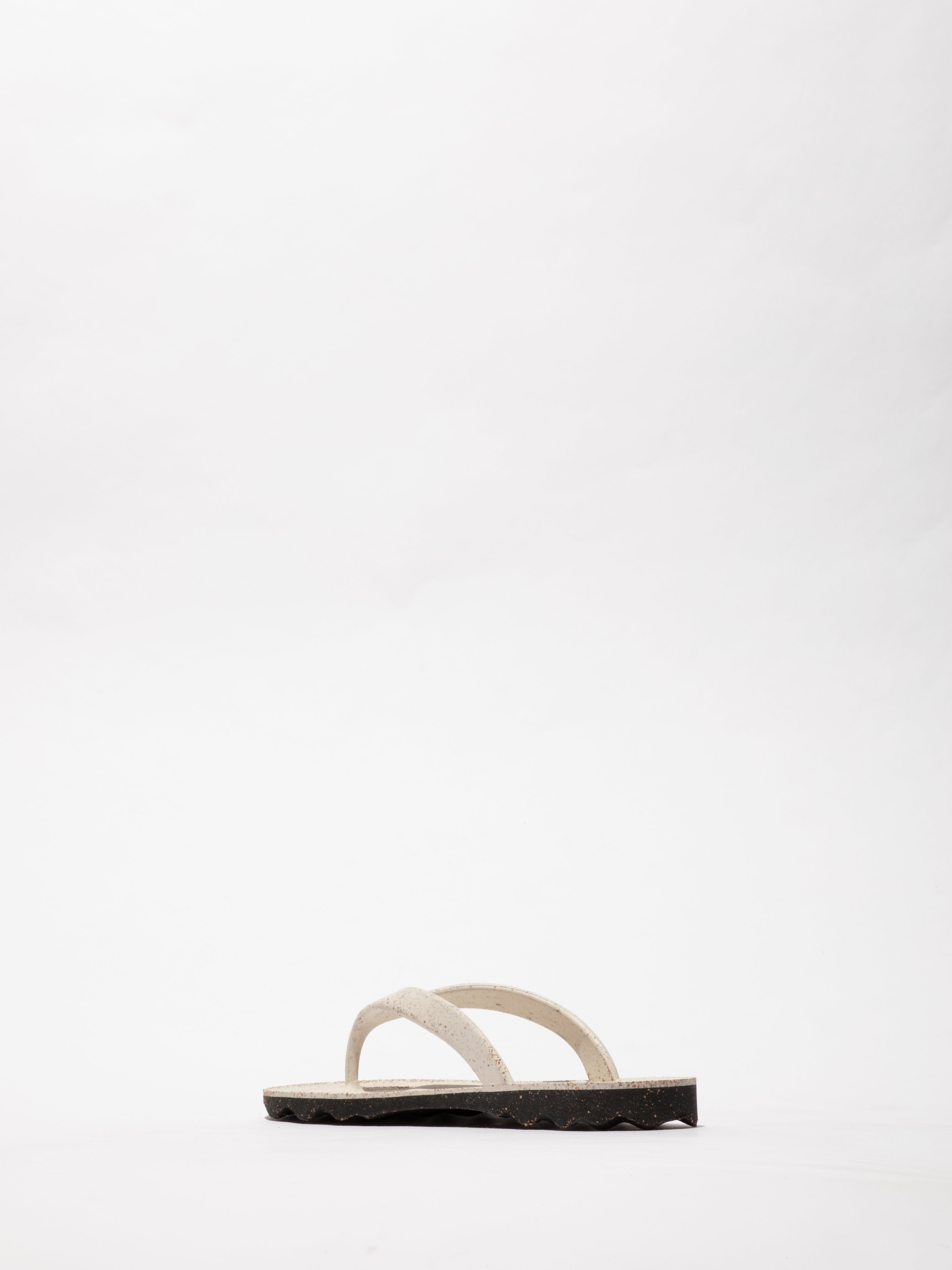 Earth_L_CORK_RUBB_Natural_Black_Hinten