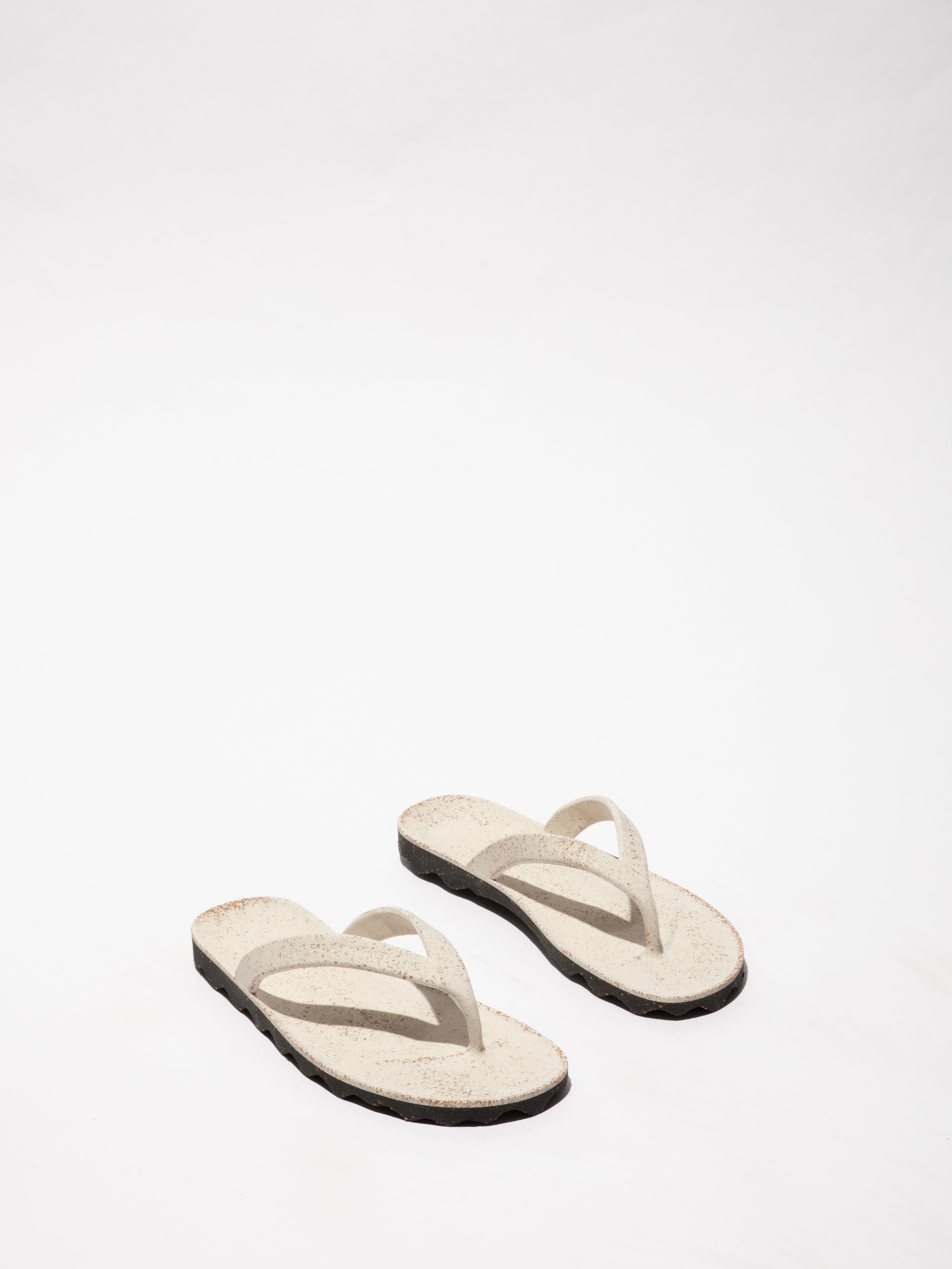Earth_L_CORK_RUBB_Natural_Black_Oben