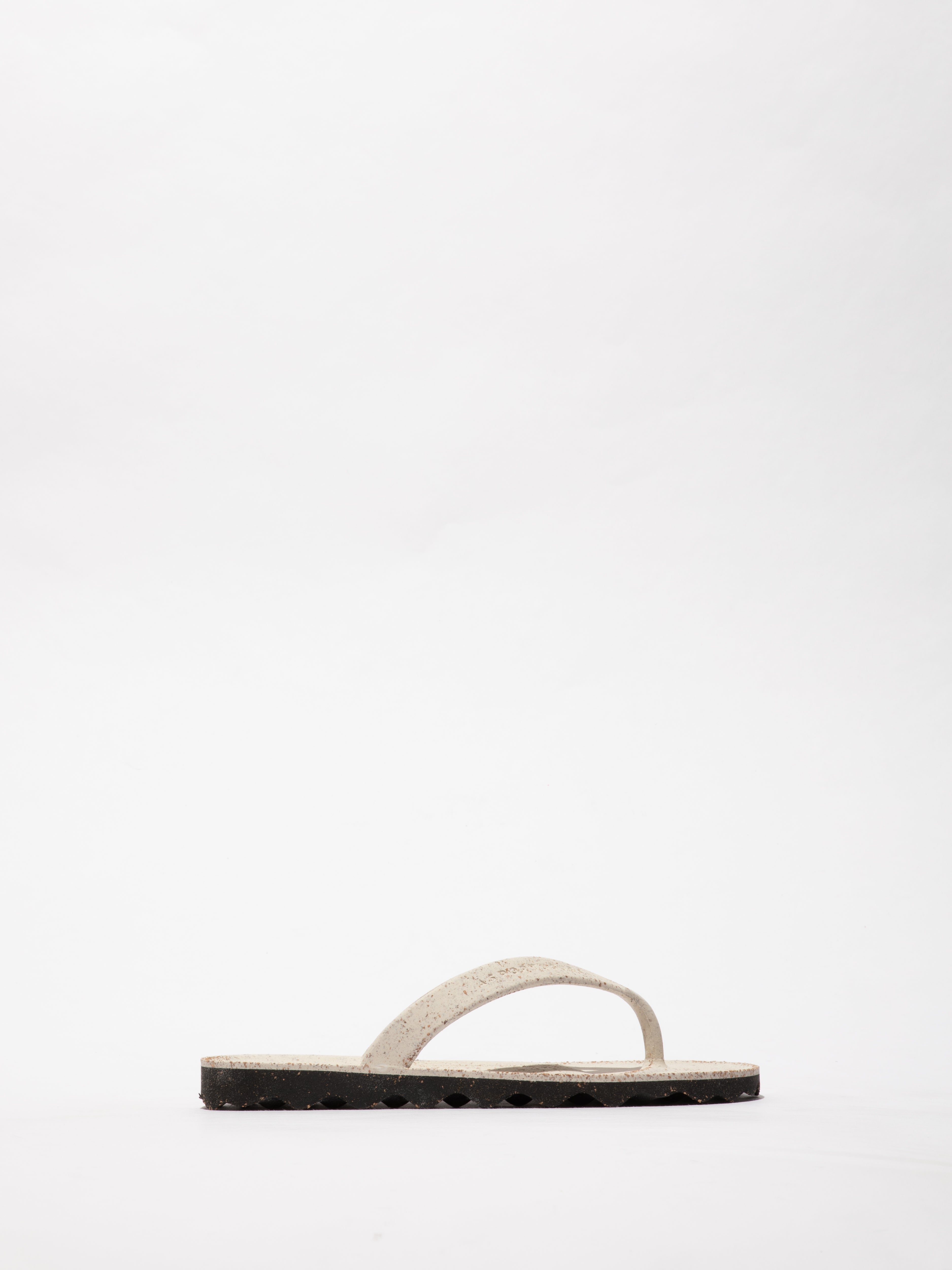 Earth_L_CORK_RUBB_Natural_Black_Seite