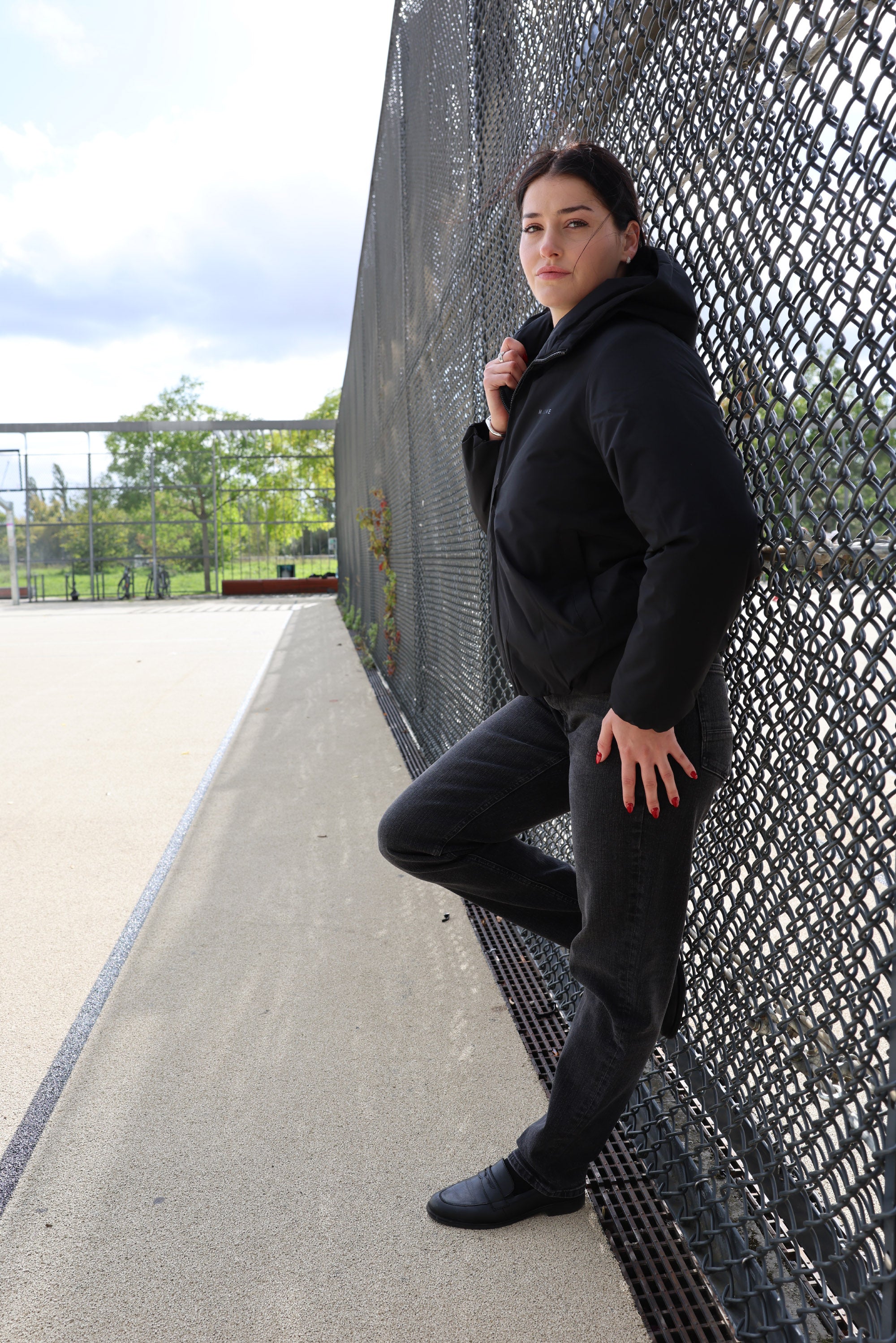 Mazine Basic Padded Jacket Winterjacke kurz aus recyceltem Polyester für Frauen mit Kapuze