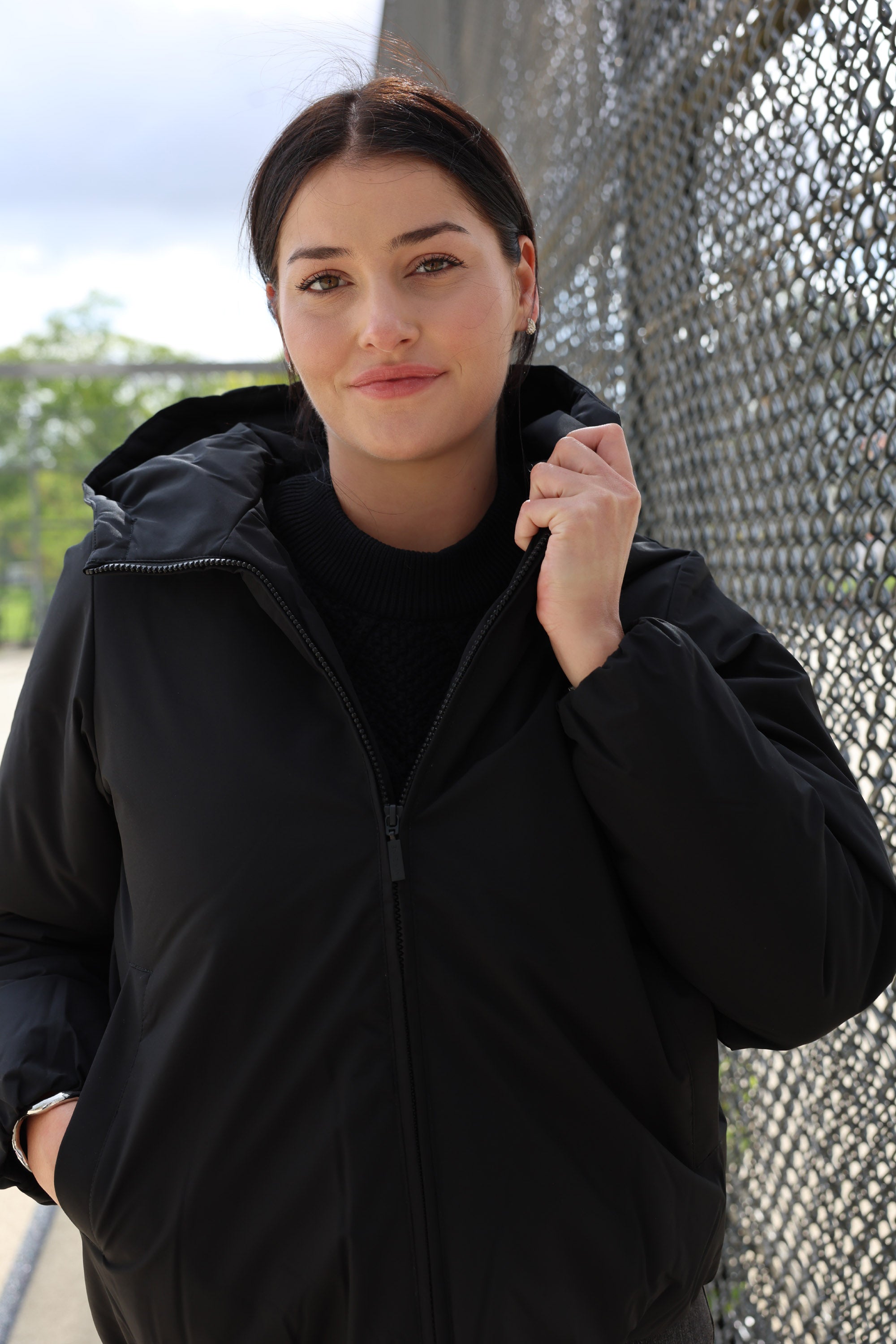 Mazine Basic Padded Jacket Winterjacke kurz aus recyceltem Polyester für Frauen mit Kapuze