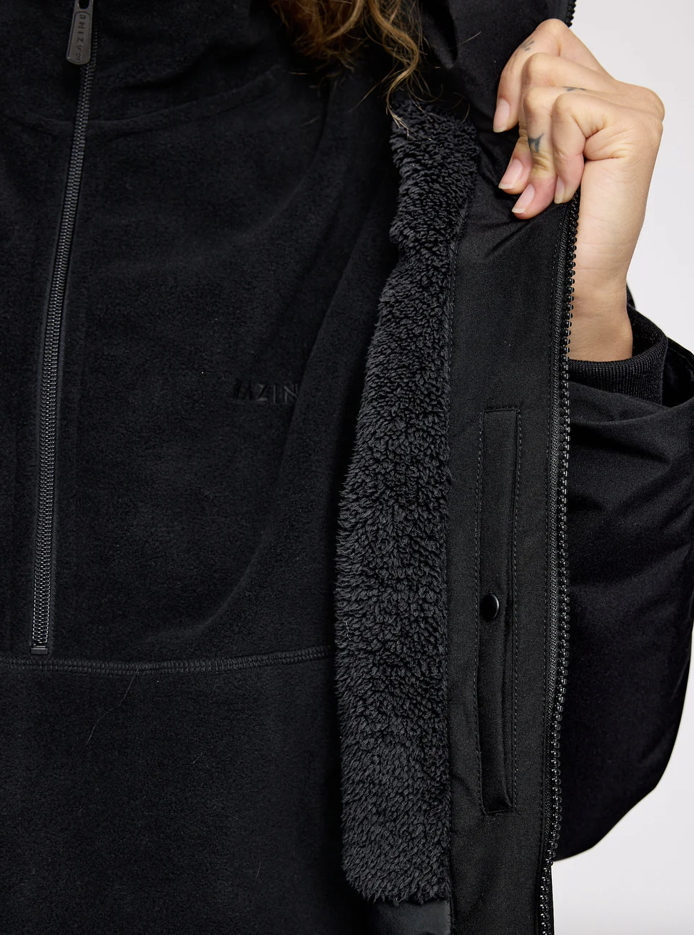 MAZINE Funktionale Gepolsterte Winterjacke aus recyceltem Polyester in Schwarz für Frauen